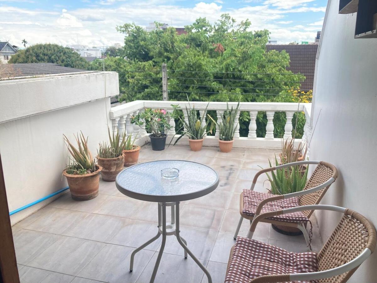 Spacious 3-storey Townhouse 6-8guests Chiang Mai
