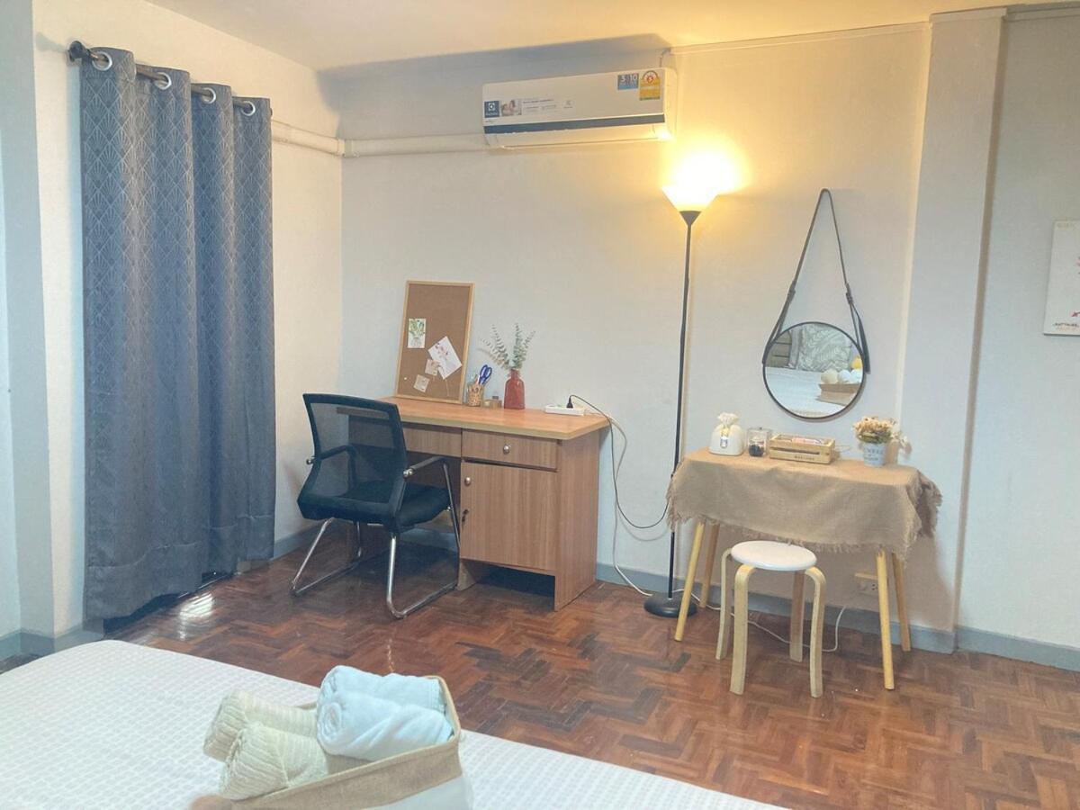 Spacious 3-storey Townhouse 6-8guests Holiday home *