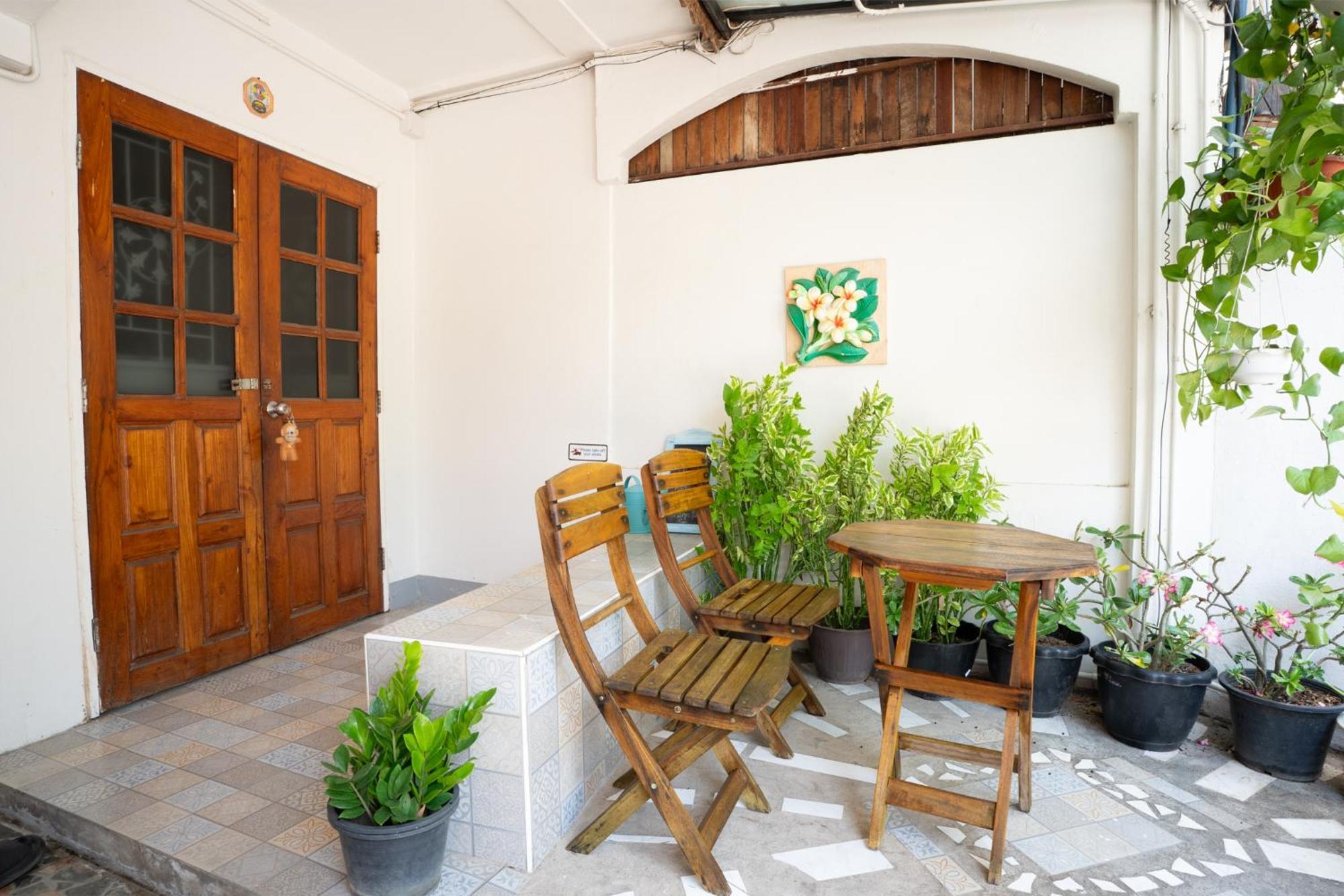 Spacious 3-storey Townhouse 6-8guests Chiang Mai