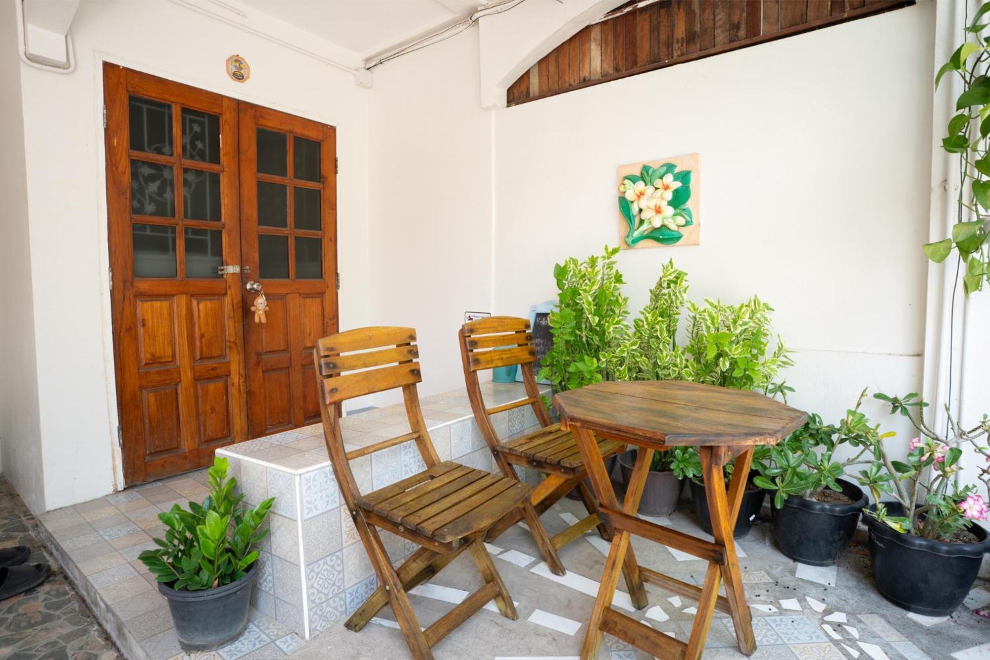 Spacious 3-storey Townhouse 6-8guests * Chiang Mai