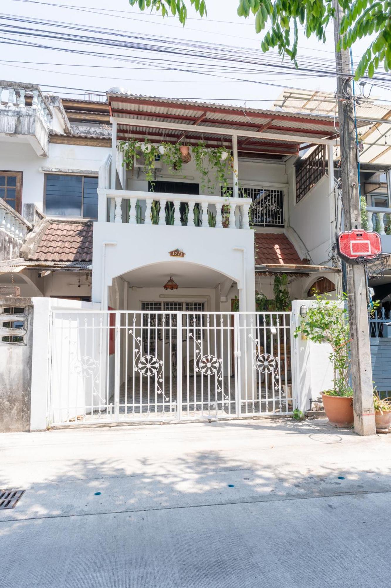 Spacious 3-storey Townhouse 6-8guests