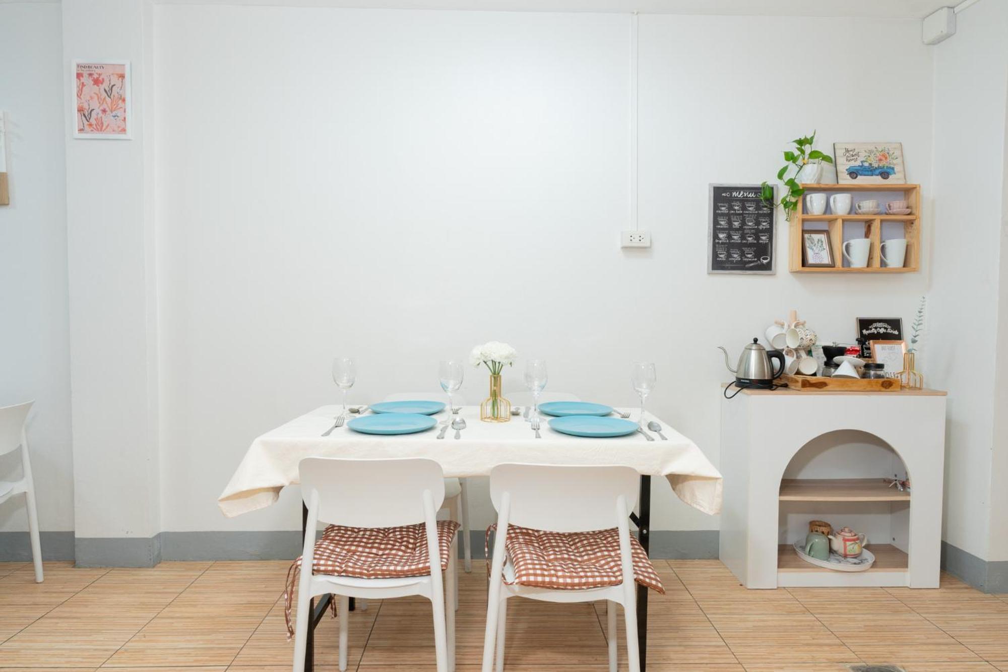 Spacious 3-storey Townhouse 6-8guests Holiday home