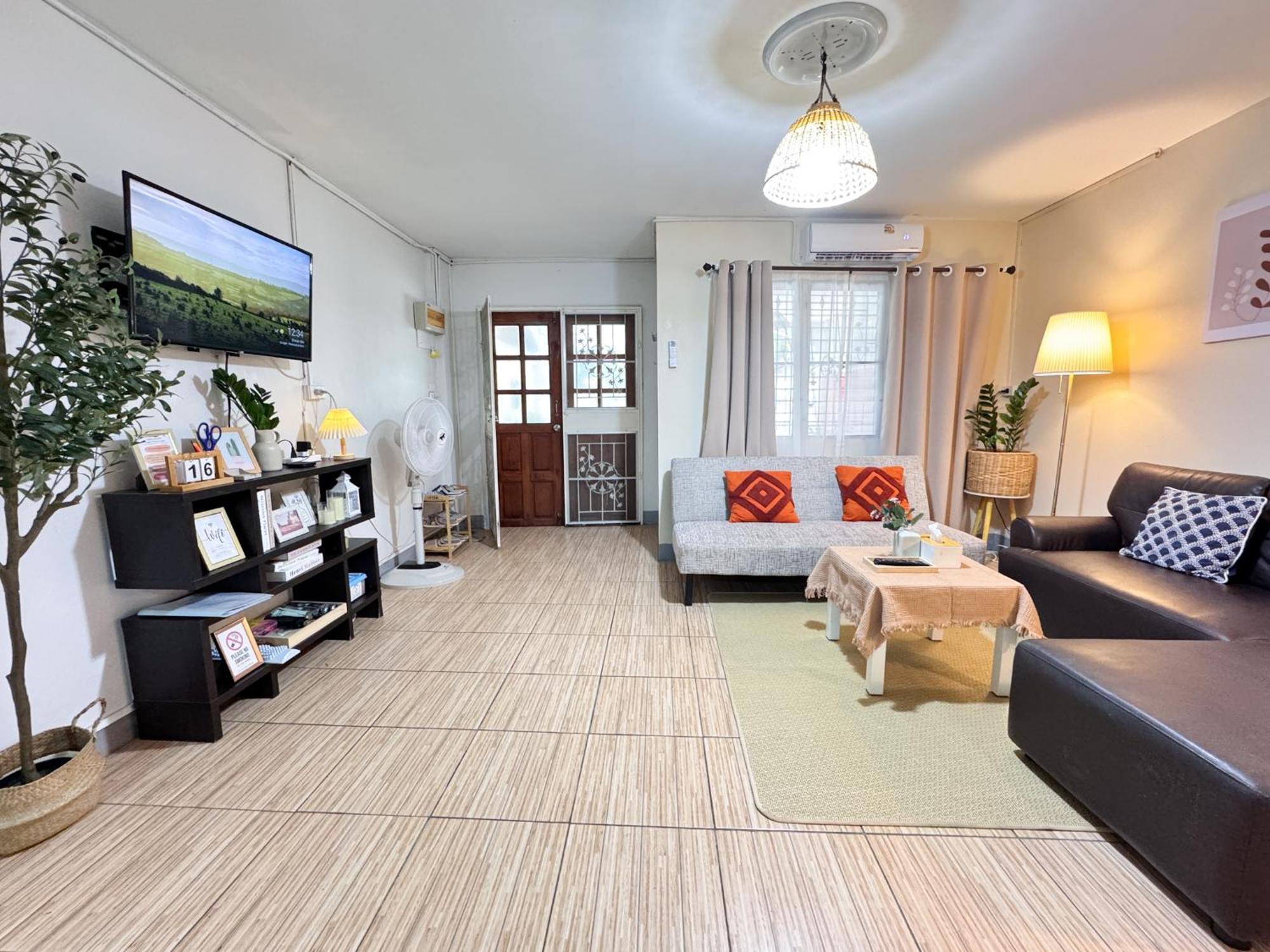 Spacious 3-storey Townhouse 6-8guests *